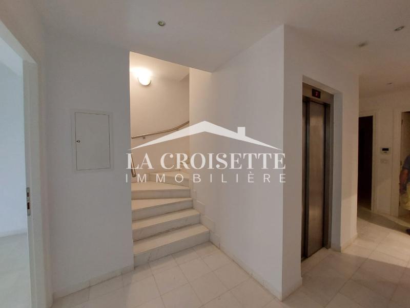 Triplex S+4 avec piscine à Gammarth